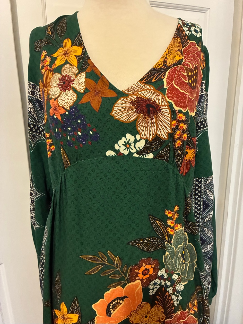 FARM Rio Green Floral V-Neck Long Sleeve Maxi Dress - Picture 2 of 7